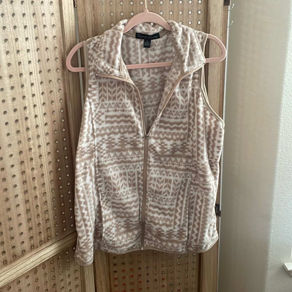 French‎ laundry vest